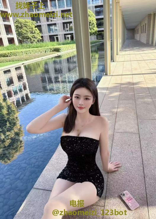 大胸妹湖里蓝芯