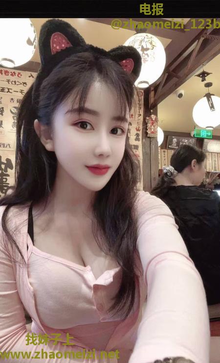 后人巨乳翘臀罗湖希希