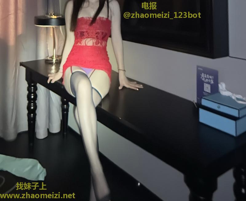 白云蜜桃臀诗诗