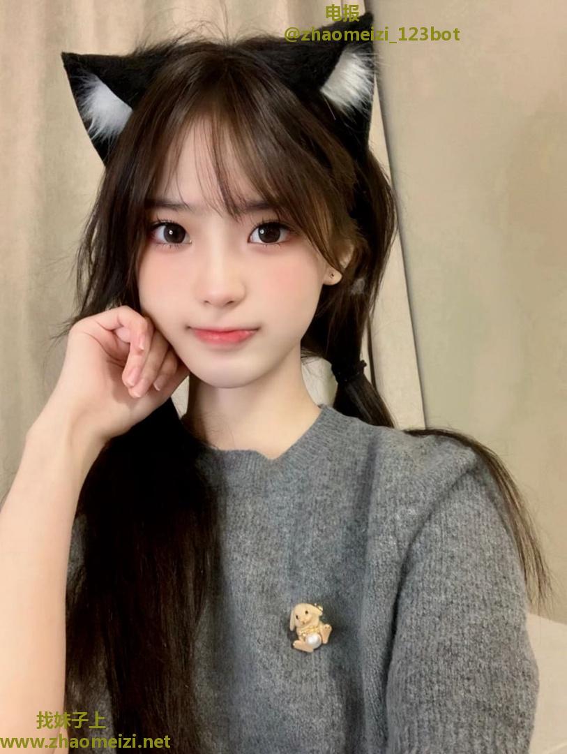 三里屯在校反差萌妹