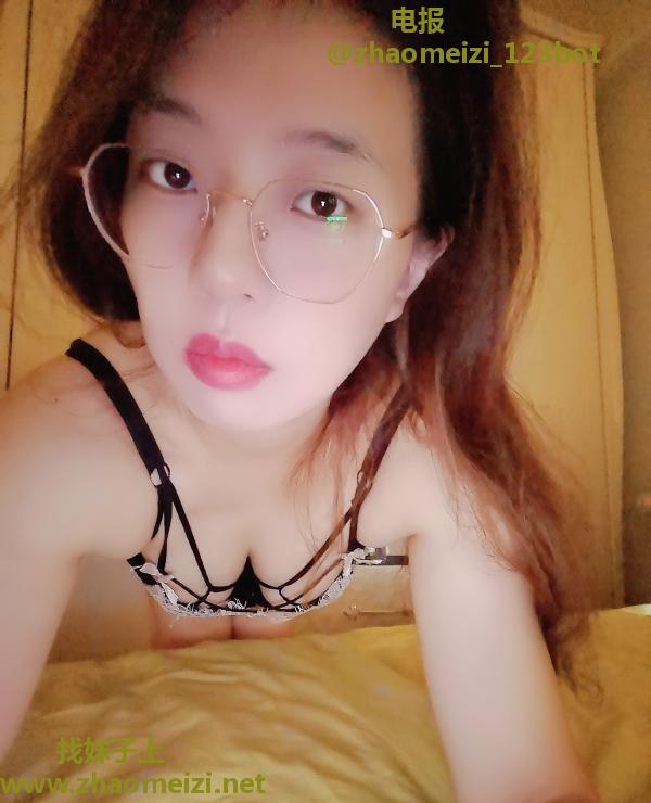 二刷骚气眼镜妹鱼儿