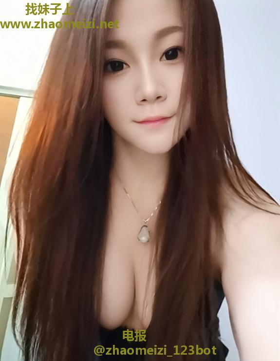 龙华丰满性感美女