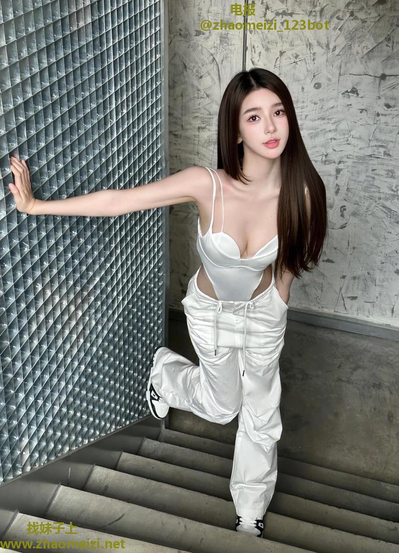 金水性感蕾丝御姐