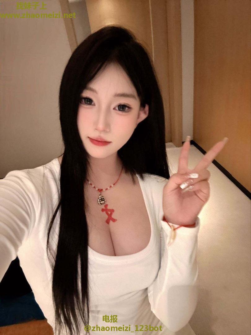 武侯粉嫩嫩丰满骚鸡