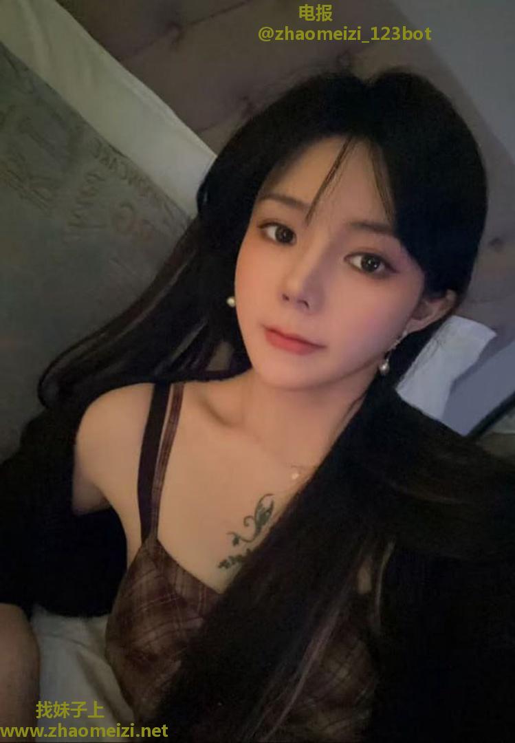 水嫩反差白虎妹