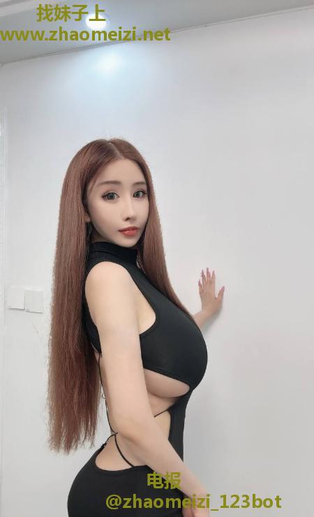 高挑大胸气质御姐