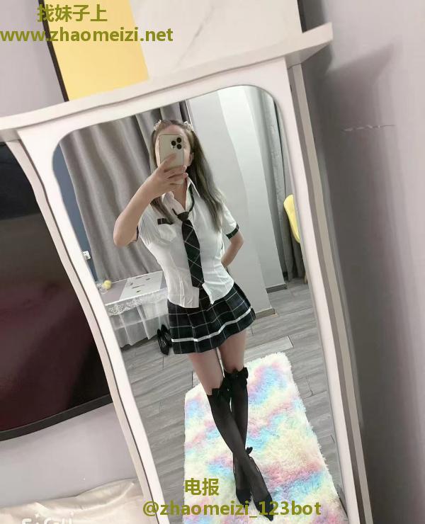 出击大长腿嫩妹