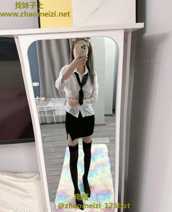 出击大长腿嫩妹