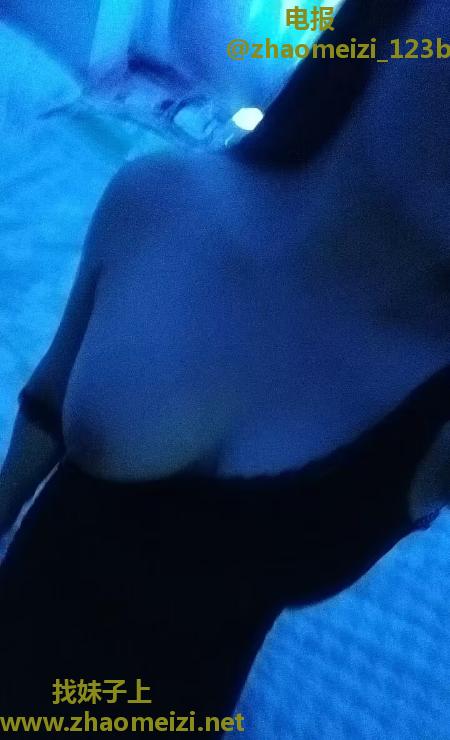 南山御姐神似徐东东