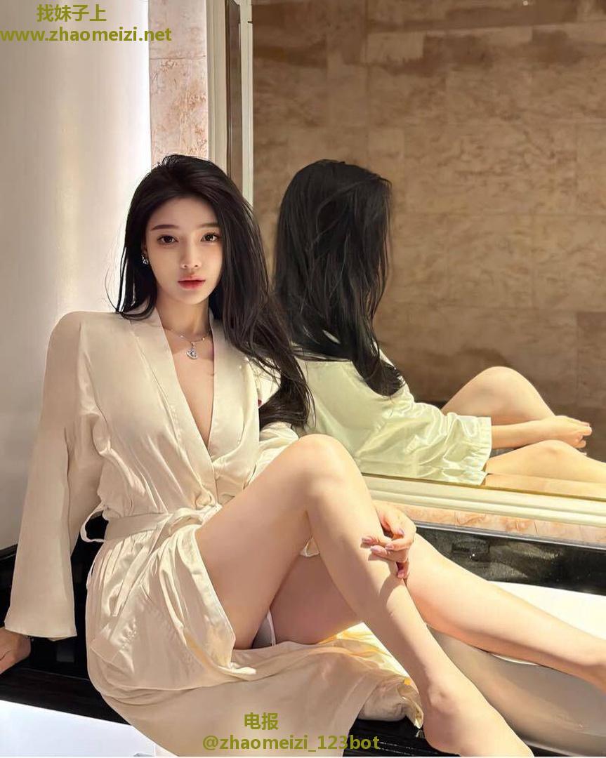 大奶性感丝袜制服御姐