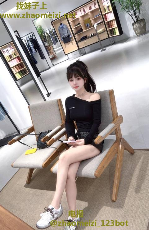 身材苗条肤白小希