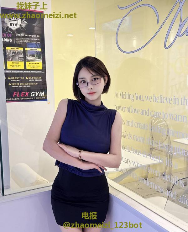 短发大胸风骚老师