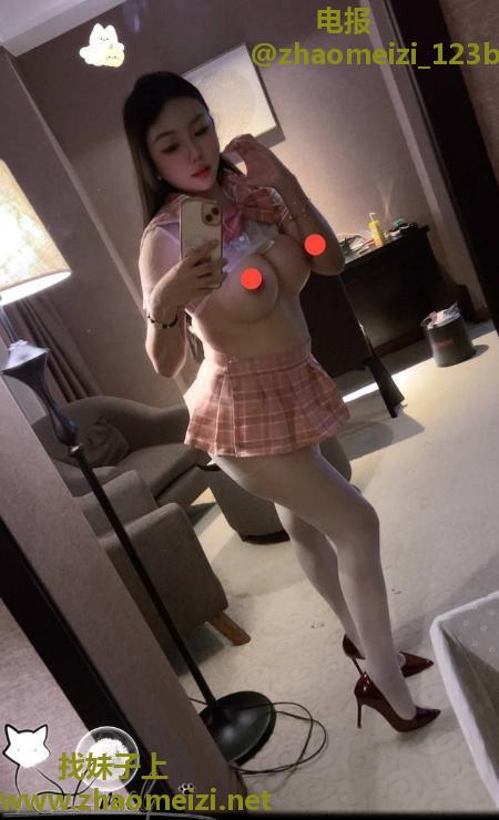 吴中大胸大屁股骚货