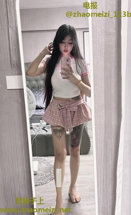 中秋不放假丰满美女