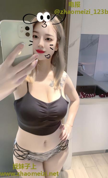 丰满大波妹露露