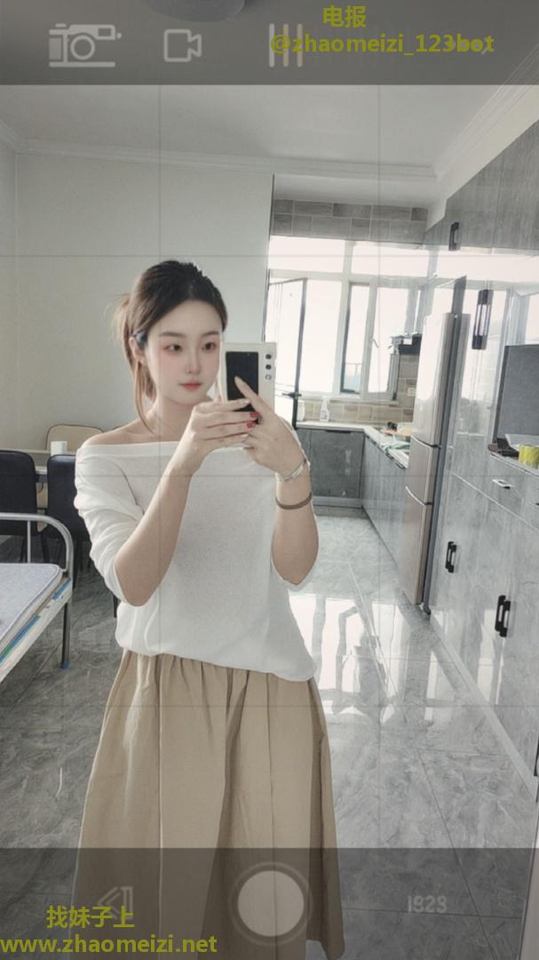 06皮肤水嫩身材小姐姐