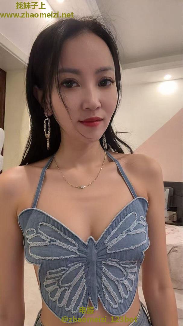 性感天然大胸兼职老师