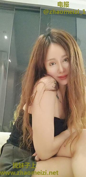 口活一流的纹身少妇