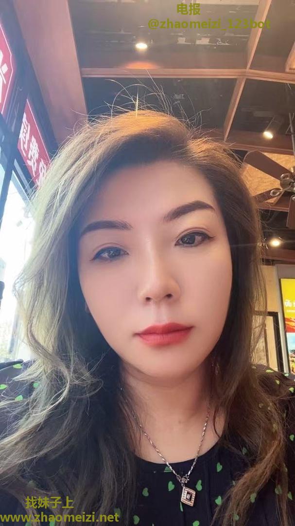 潘家园大胸少妇