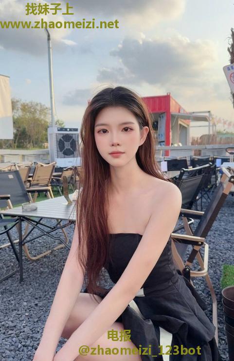 长腿肤白颜值嫩妹