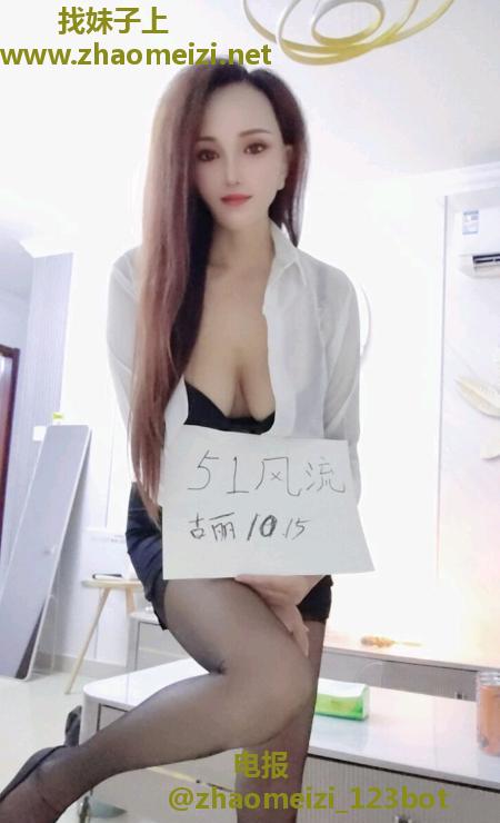 新疆古丽高挑凤楼