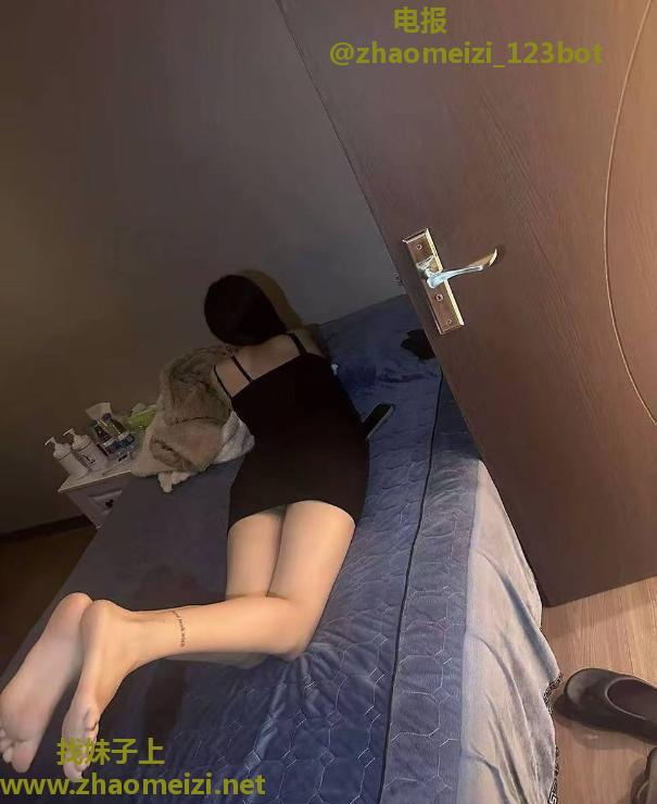 一个美腿玩一天