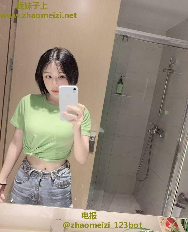 粉嫩身材好颜值老师