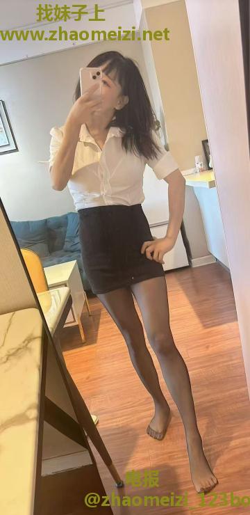 大乃白皙小姐姐