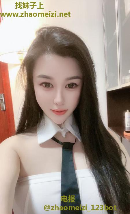 魔鬼身材小可欣