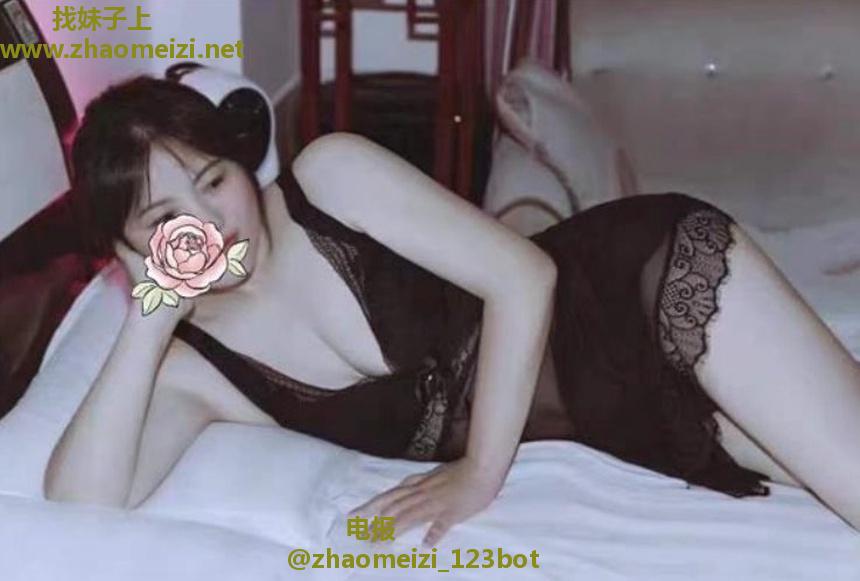 魔鬼身材小可欣