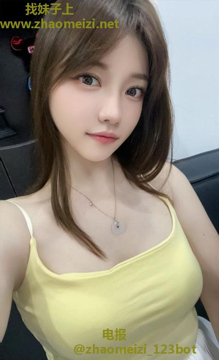 肤白大胸反差女友