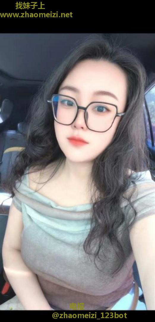 巨乳眼镜骚女开心喽