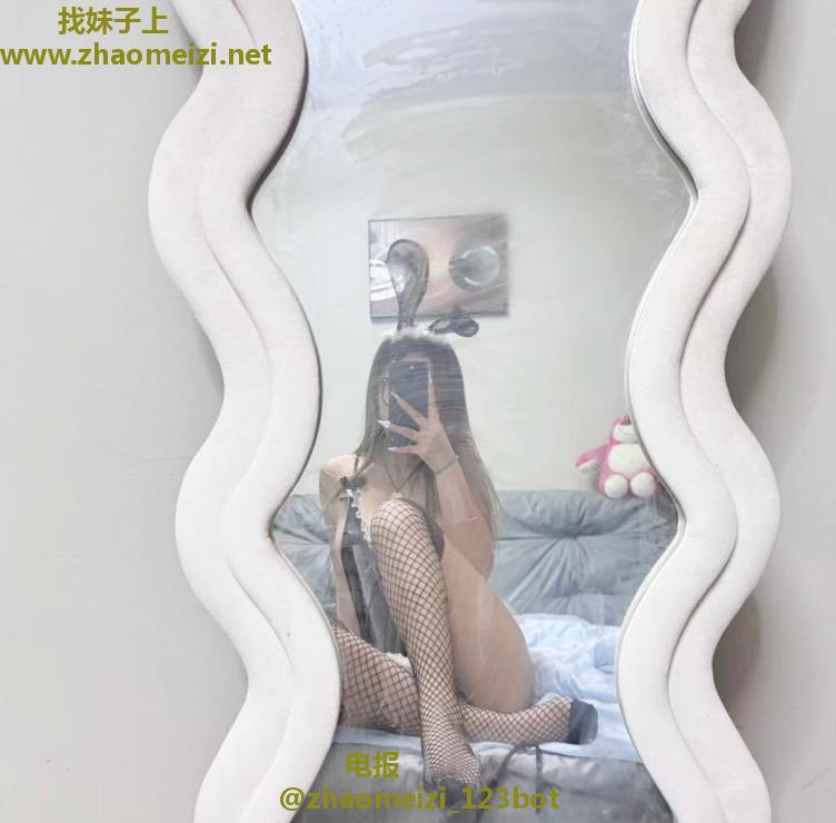 朝阳镜前小妖精彤彤