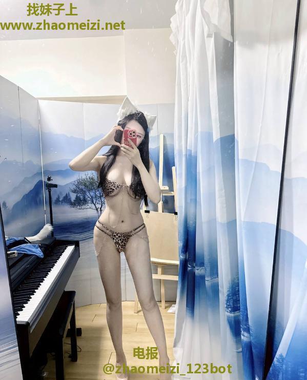 身材火辣长腿Lili