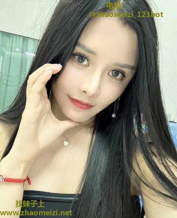 身材火辣长腿Lili