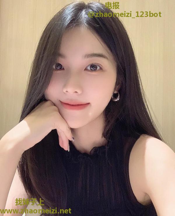 甜美可爱大胸妹子