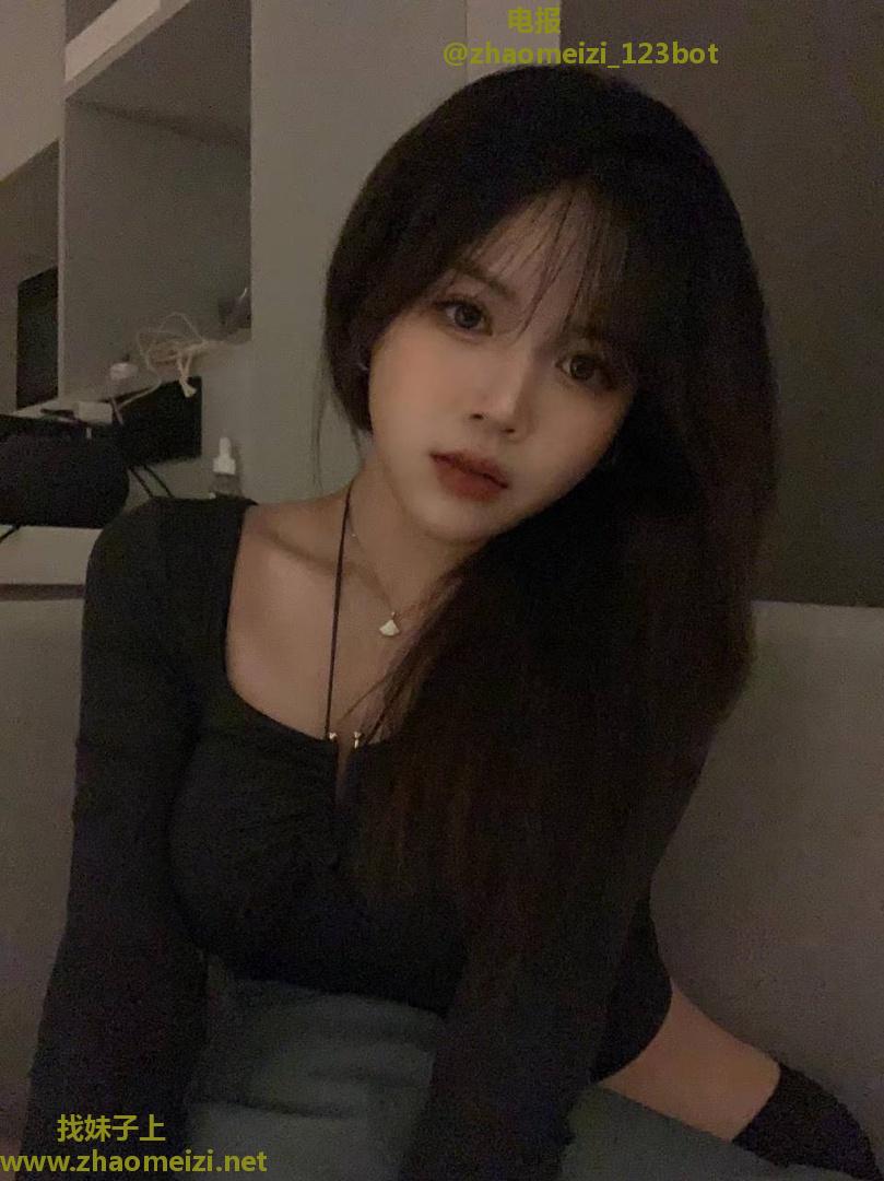 后入肤白貌美小姐姐