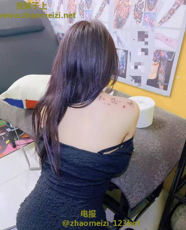 可69纹身小萝莉