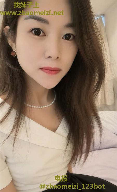 可舌吻风骚御姐