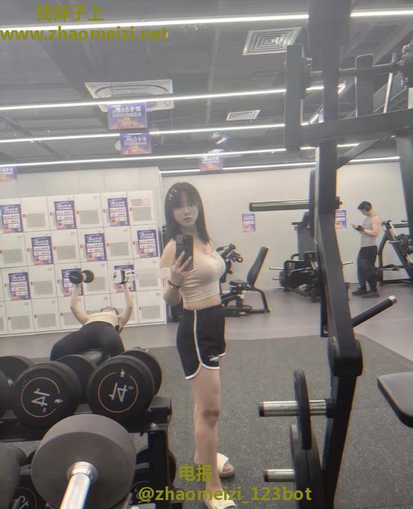 龙岗健身美女扶摇