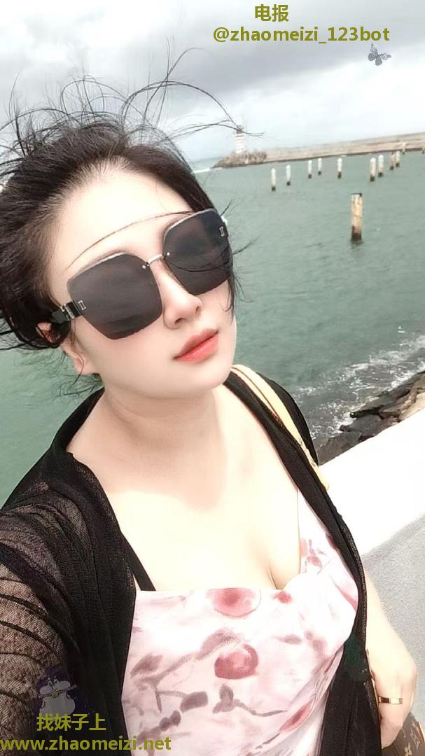 丰满极品骚姐姐