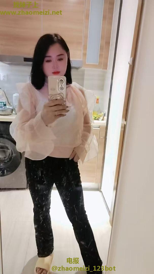 美甲店兼职大胸熟女