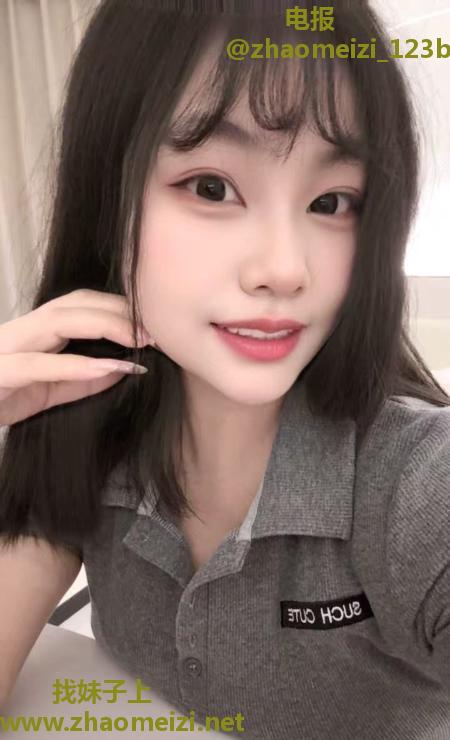 甜美且巨乳的伊伊