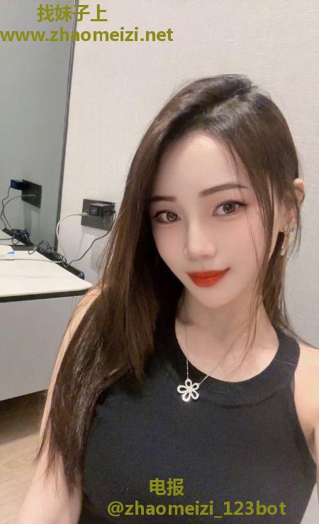 前凸后翘完美身材洛伊