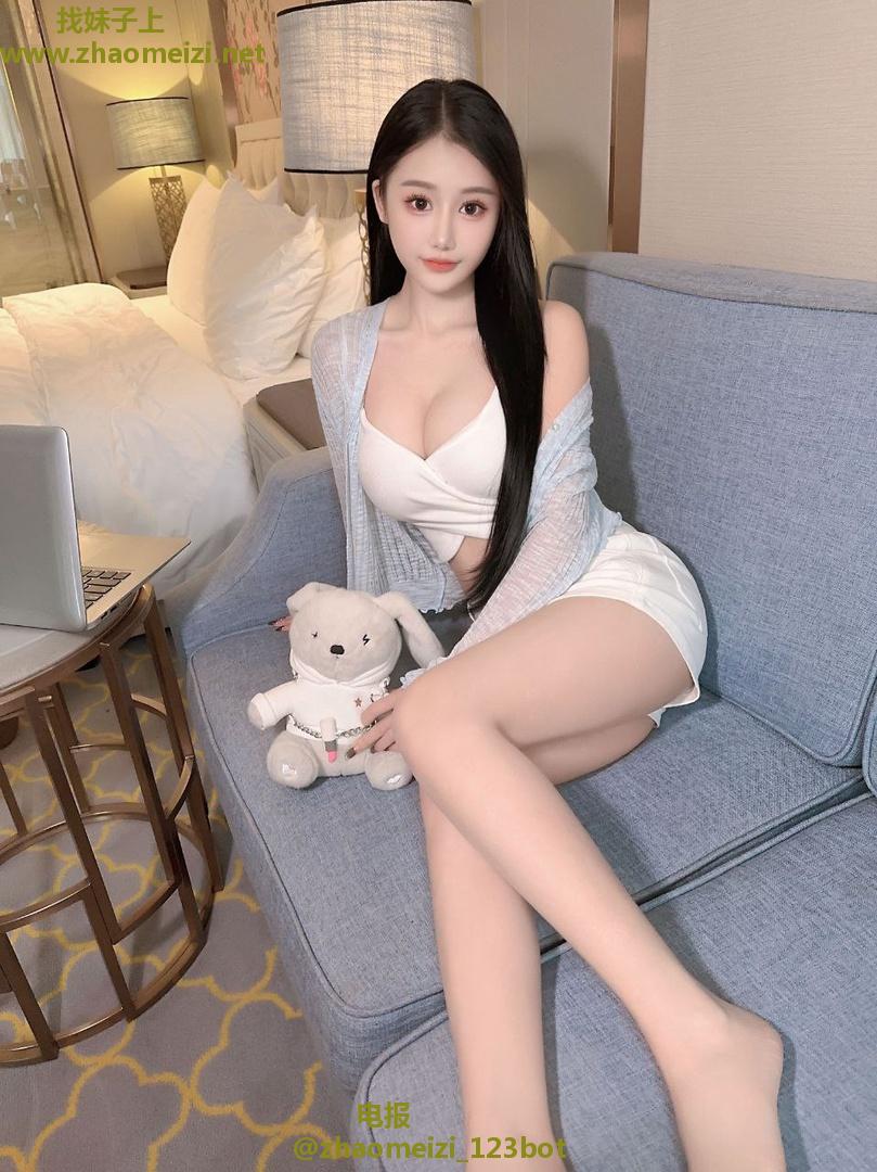 很有气质的大胸妹妹