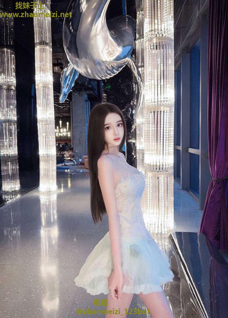 值得体验的雪白气质姐姐