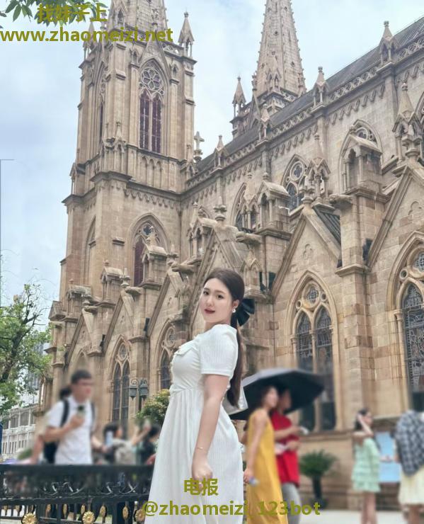 白皙有肉感的萍萍