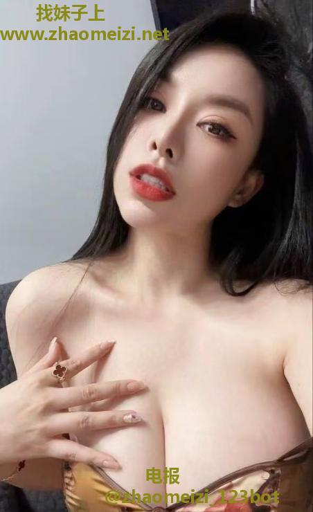 二刷性感模特卡丽