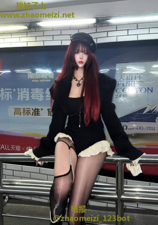 黑丝肥臀风骚馨菲