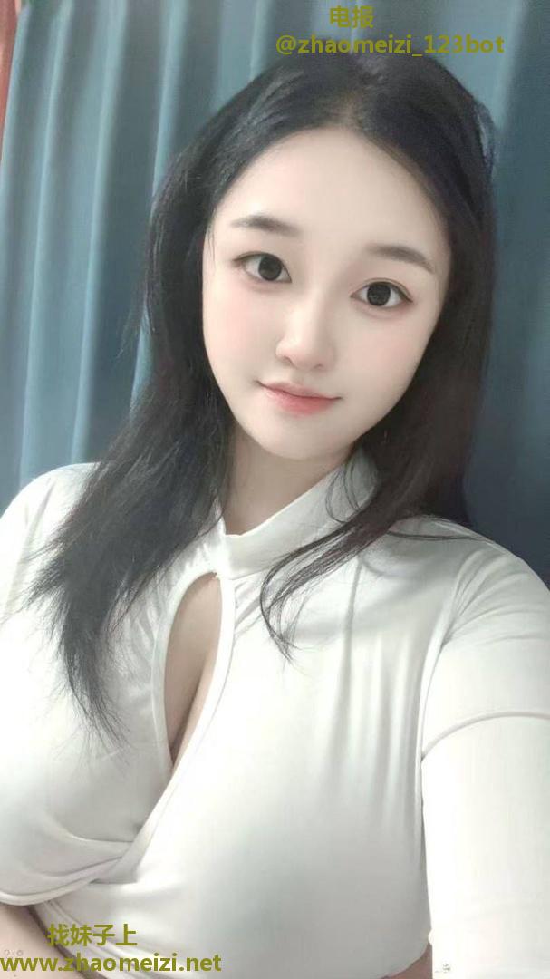 上城区莓莓甜美巨乳